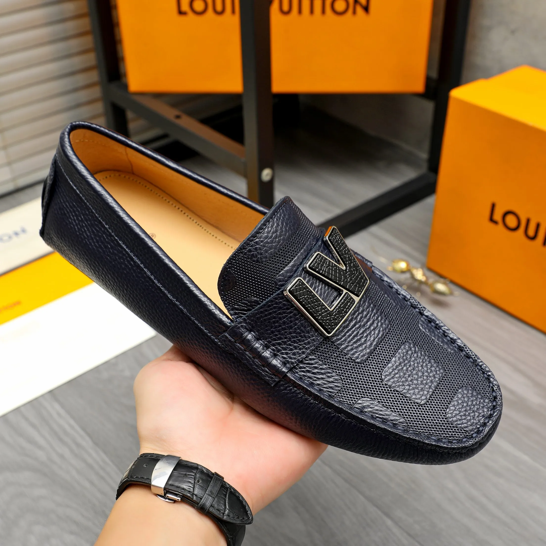 Men's shoes 💰380 Product trademark: LV "Louis Vuitton" casual slip-on shoes Regular size: 38-45 (45 is custom-made and non-returnable) Product material: Selected pebbled embossed cowhide upper, pigskin lining, rubber outsole